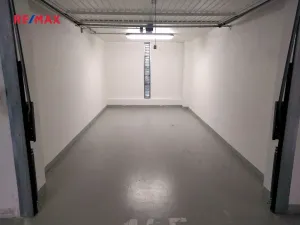 Pronájem garáže, Praha - Prosek, Lovosická, 17 m2