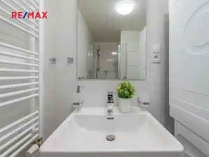 Pronájem bytu 1+kk, Praha - Hloubětín, Poděbradská, 33 m2