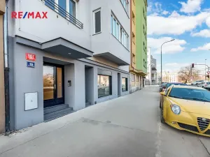 Pronájem bytu 1+kk, Praha - Libeň, náměstí Dr. Václava Holého, 27 m2