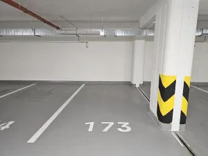 Pronájem garážového stání, Praha - Hloubětín, Poděbradská, 12 m2