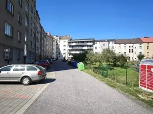 Pronájem garážového stání, Jičín, Ruská, 15 m2