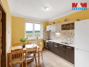 Prodej bytu 3+1, Bzová, 75 m2