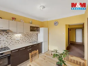 Prodej bytu 3+1, Bzová, 75 m2
