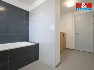 Pronájem bytu 2+kk, Praha - Hloubětín, Lehovecká, 57 m2