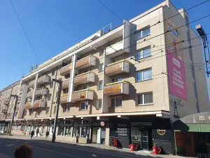 Pronájem bytu 2+kk, Hradec Králové, Dukelská třída, 54 m2