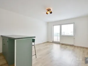 Pronájem bytu 1+kk, Chlumec, Stradovská, 32 m2