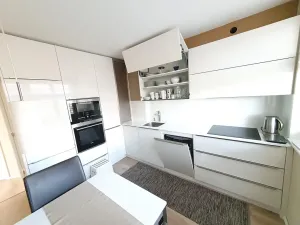 Pronájem bytu 4+1, Praha - Kobylisy, Služská, 128 m2