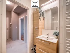 Prodej bytu 2+kk, Praha - Strašnice, Černokostelecká, 40 m2