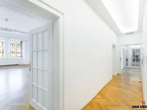 Pronájem kanceláře, Praha - Hradčany, Loretánské náměstí, 36 m2