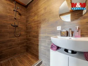 Prodej rodinného domu, Libá, 228 m2