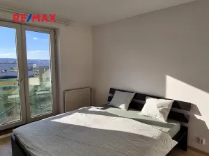 Pronájem bytu 2+kk, Praha - Žižkov, V kapslovně, 58 m2