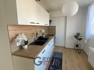 Prodej bytu 3+1, Praha - Modřany, U zastávky, 60 m2