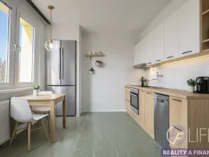 Prodej bytu 1+1, Hostinné, Sídliště, 37 m2