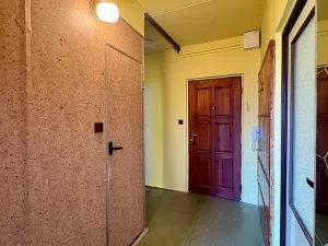 Prodej bytu 1+1, Hostinné, Sídliště, 37 m2