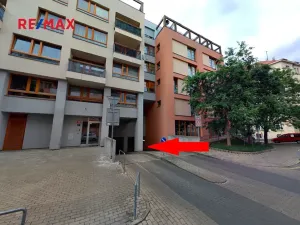 Pronájem garážového stání, Praha - Smíchov, Randova, 15 m2
