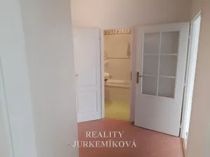 Pronájem bytu 2+kk, Praha - Modřany, Urbánkova, 49 m2