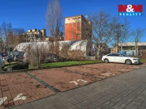 Pronájem garážového stání, Pardubice, Na Spravedlnosti, 12 m2