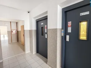 Prodej bytu 2+kk, Praha - Radotín, náměstí Osvoboditelů, 47 m2