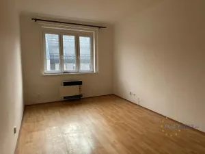 Pronájem bytu 1+kk, Praha - Nusle, V Horkách, 32 m2