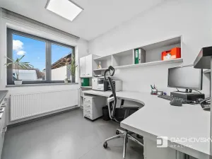 Prodej kanceláře, Pardubice, K Dolíčku, 374 m2