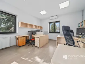 Prodej kanceláře, Pardubice, K Dolíčku, 374 m2