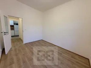 Pronájem bytu 2+1, Praha - Žižkov, Hartigova, 38 m2