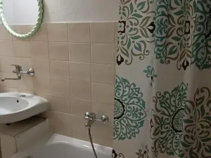 Pronájem bytu 1+1, Praha - Holyně, U vápenice, 40 m2