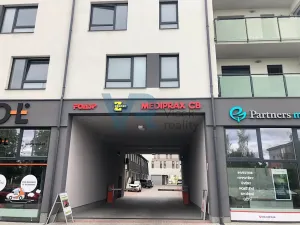 Pronájem garážového stání, České Budějovice, Husova tř., 16 m2