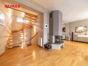 Prodej rodinného domu, Praha - Lochkov, V oudolku, 183 m2