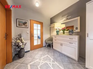 Prodej rodinného domu, Praha - Lochkov, V oudolku, 183 m2