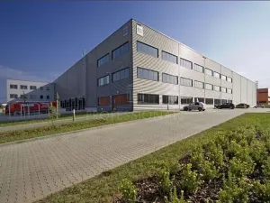 Pronájem skladu, Praha - Horní Počernice, Sezemická, 4766 m2