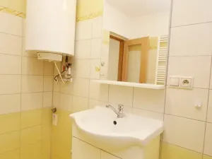 Pronájem bytu 1+1, Ostrov, Hroznětínská, 38 m2