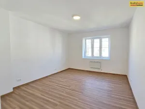 Pronájem bytu 2+kk, Praha - Vršovice, Ukrajinská, 49 m2