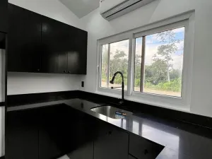 Prodej rodinného domu, Coxen Hole, Roatán, Honduras, 90 m2