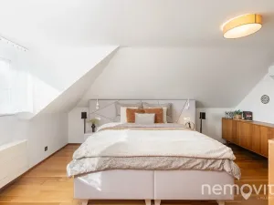 Prodej rodinného domu, Jesenice, Zvonková, 230 m2