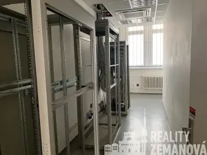 Pronájem kanceláře, Praha - Žižkov, U zásobní zahrady, 347 m2