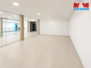 Pronájem obchodního prostoru, Benešov, Masarykovo náměstí, 50 m2