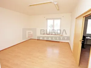 Pronájem kanceláře, Neratovice, 514 m2