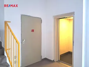 Pronájem bytu 2+kk, Praha - Hlubočepy, Voskovcova, 55 m2