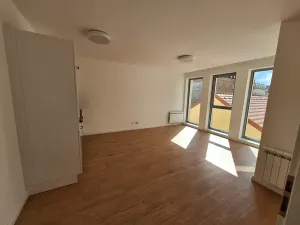 Pronájem bytu 2+kk, Praha - Vinohrady, Varšavská, 60 m2
