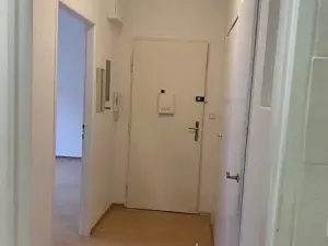 Pronájem bytu 1+1, Praha - Malá Strana, Šeříková, 34 m2