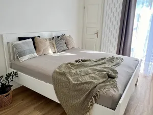 Pronájem bytu 2+kk, Praha - Bubeneč, Sládkova, 45 m2