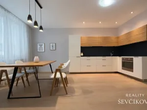 Pronájem bytu 3+kk, Hradec Králové, Gočárova třída, 76 m2