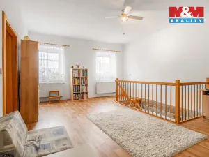 Prodej rodinného domu, Doksy, náměstí Republiky, 235 m2