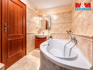 Prodej bytu 4+1, Litoměřice - Pokratice, Ladova, 77 m2