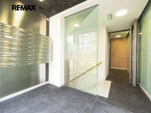 Pronájem bytu 2+kk, Praha - Karlín, Rohanské nábřeží, 73 m2