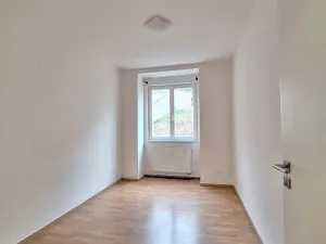 Pronájem bytu 2+1, Praha - Smíchov, Podbělohorská, 41 m2