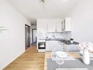 Prodej bytu 3+1, Praha - Prosek, Veltruská, 61 m2