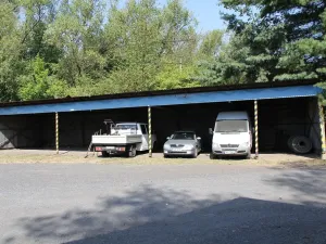 Pronájem garážového stání, Karlovy Vary, Jáchymovská, 30 m2