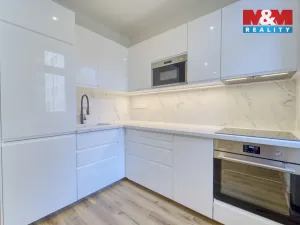 Pronájem bytu 2+kk, Plzeň - Jižní Předměstí, Klatovská třída, 68 m2